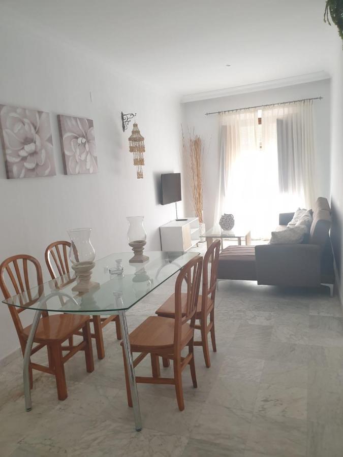 Dona Lola Corner